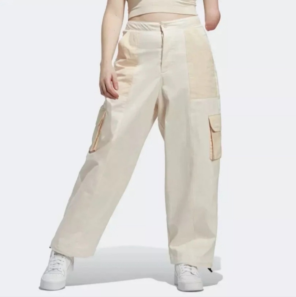 ADIDAS Women’s Adventure Cargo Pants with Adjustable Drawstring Ankle Size 10